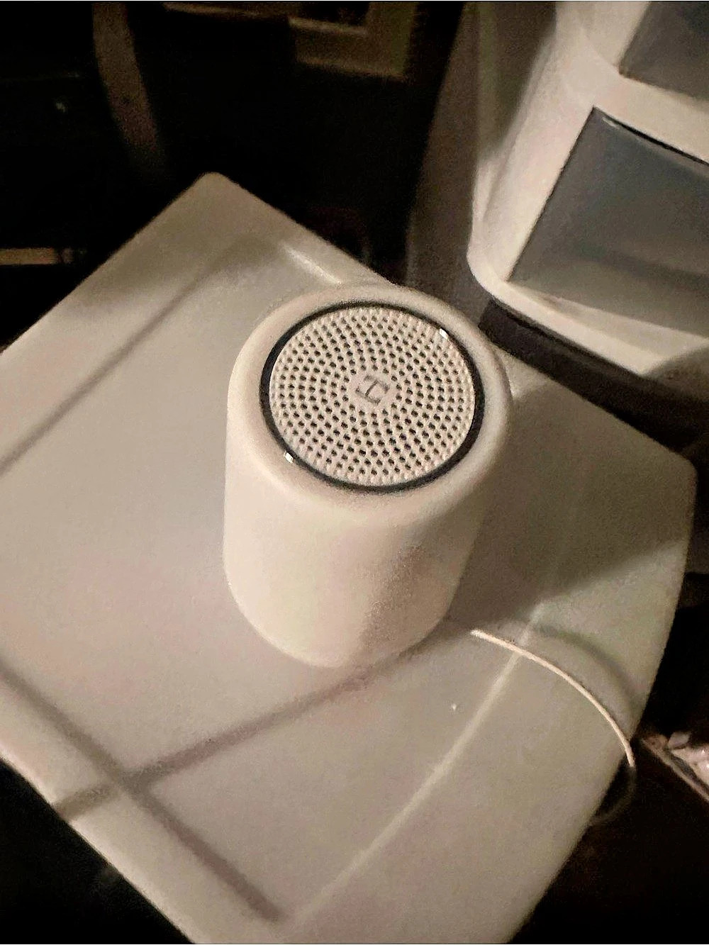 Hatch sound machine